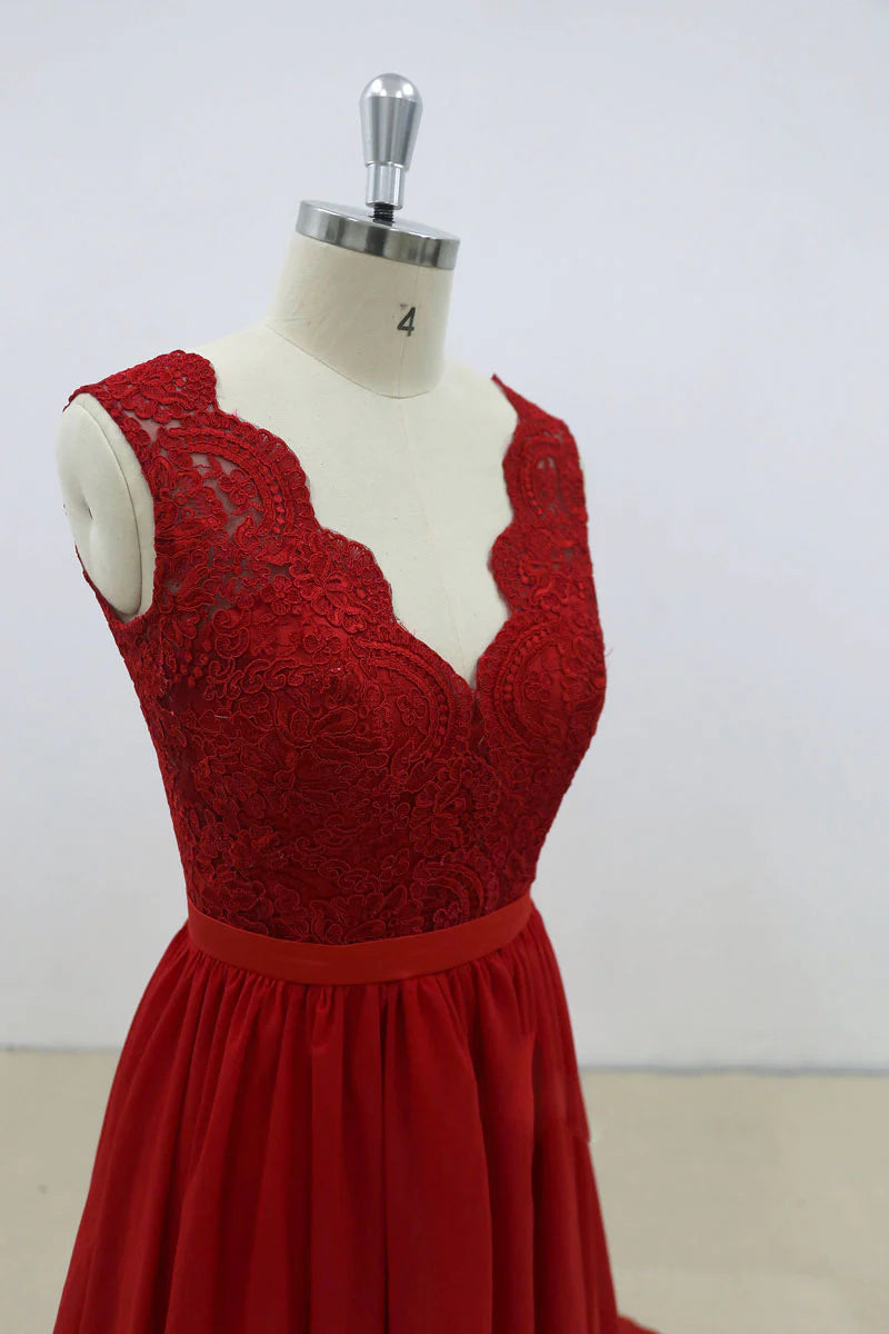 Vestido de fiesta largo de gasa con encaje y escote en V